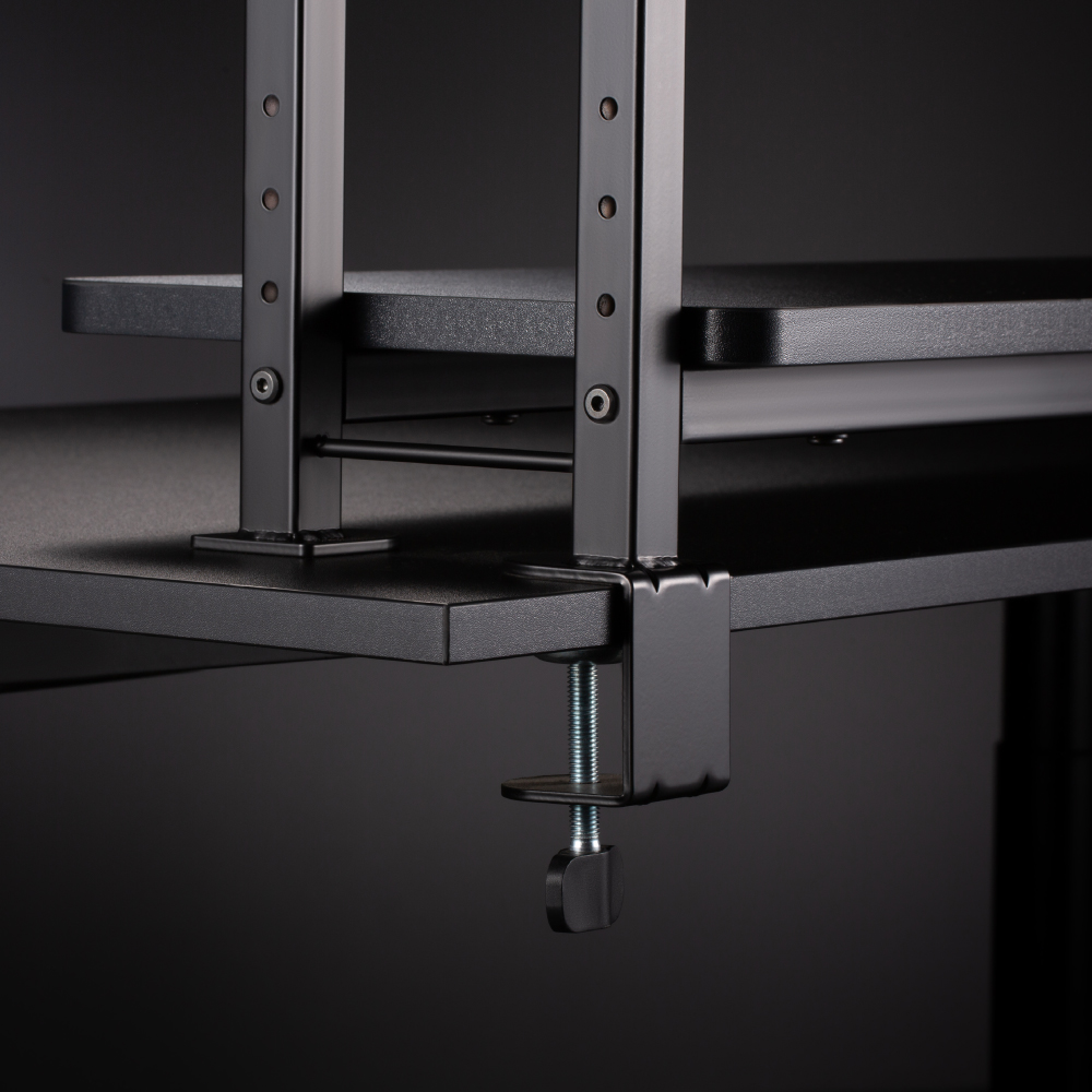 クランプ式で既存のデスクに後付け