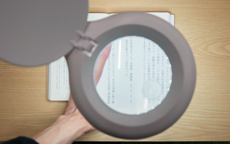 30LEDライト付きスタンドルーペ