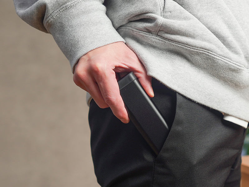 高速リーダー機能付きアルミメモリーカードケース