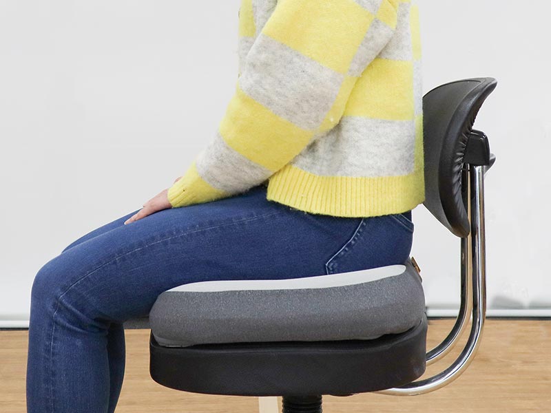 振動でお知らせ足組み防止クッション