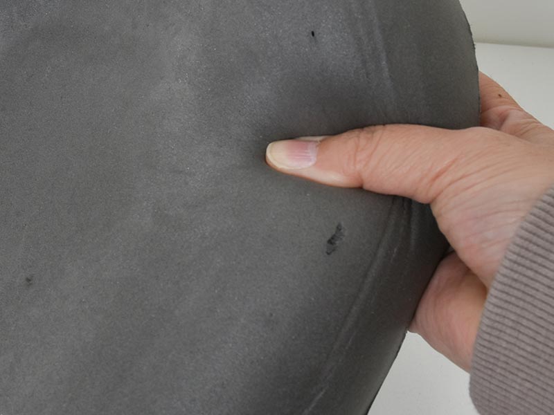 振動でお知らせ足組み防止クッション