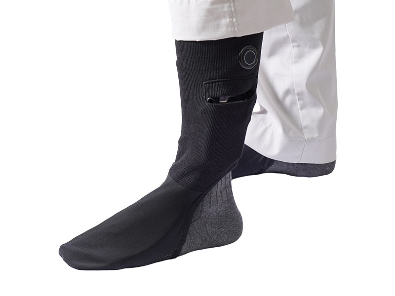 靴の中を暖める「足甲ヒーター」