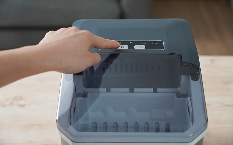 【極美品】 サンコー　透き通った氷がつくれる高速製氷機「クリアアイスゴロン」 透き通った氷がつくれる高速製氷機「クリアアイスゴロン