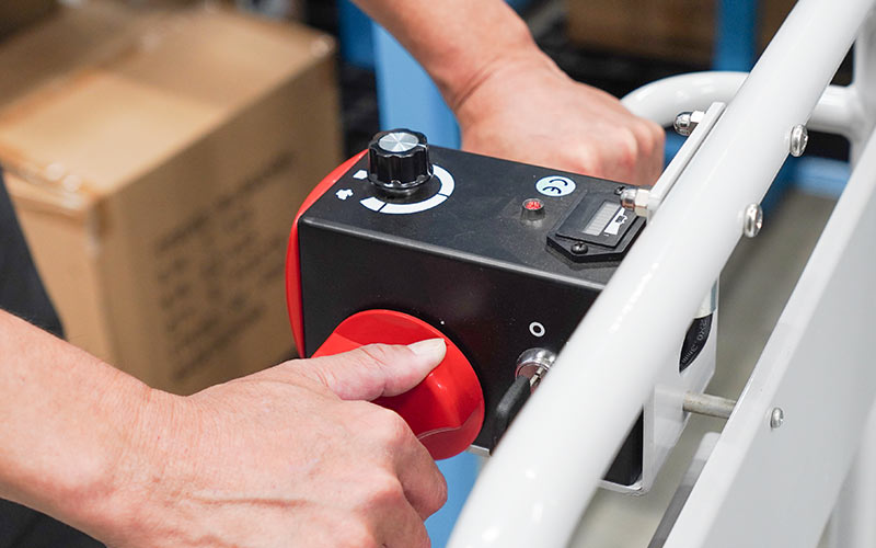 蛇腹昇降リフト付電動アシスト台車