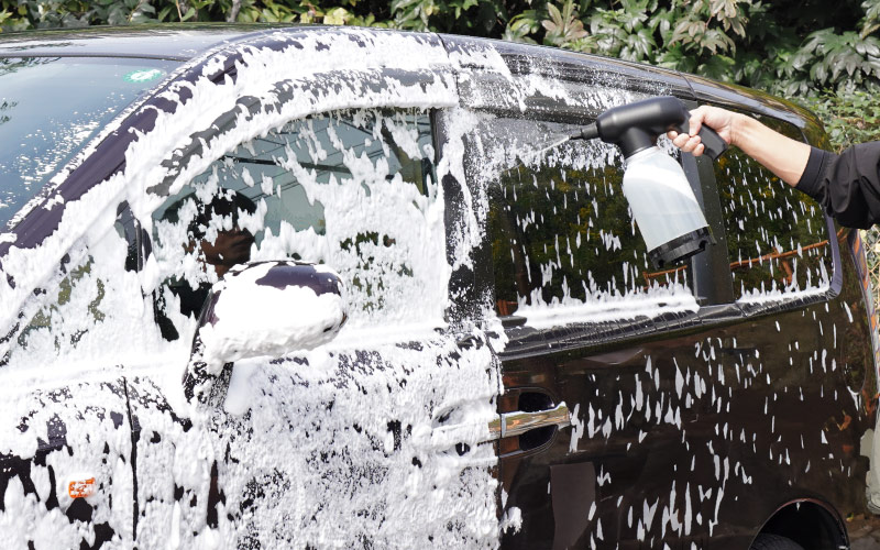 ミニバンもこれ一本「電動洗車フォームガン」