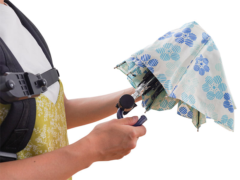 リュックに後付け「ちょっと傘持って手」