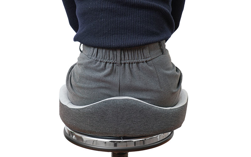 美姿勢サポートヒータークッション「ももぽっか」