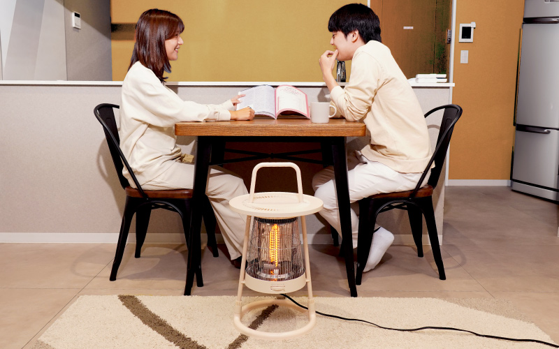 ちょい置きできる360°カーボンヒーター