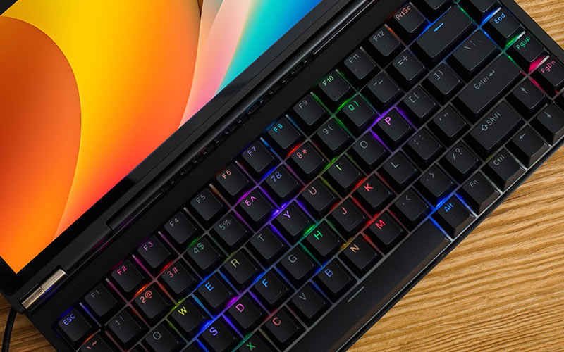 10インチモニター搭載メカニカルキーボード