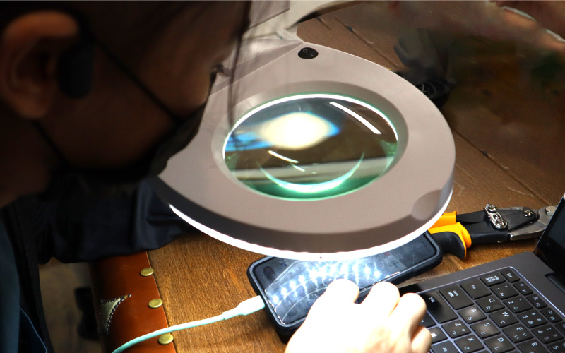 無段階調整可能!45LEDライト付きクランプ式フレキシブルアームルーペ