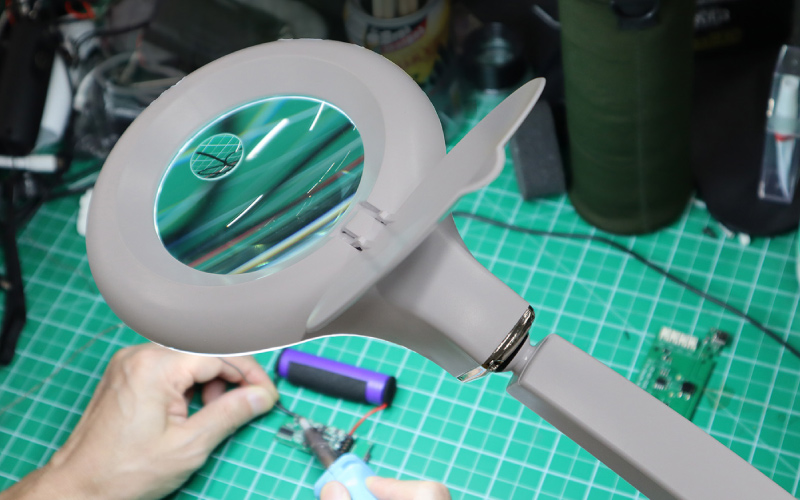 30LEDライト付きスタンドルーペ