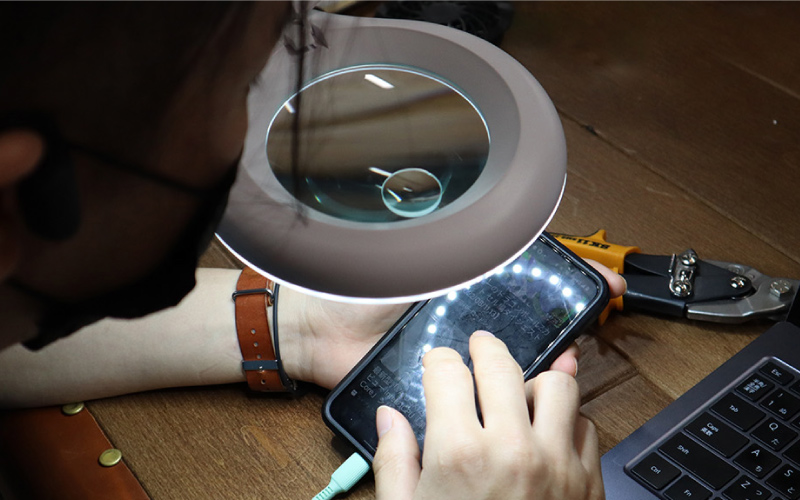 30LEDライト付きスタンドルーペ