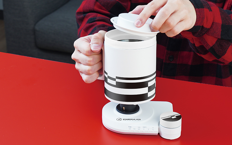 イマジン絶賛！ナオミが淹れたコーヒーが飲める？「デンライナー食堂車専用マグケトル」 