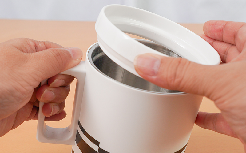 イマジン絶賛！ナオミが淹れたコーヒーが飲める？「デンライナー食堂車専用マグケトル」 