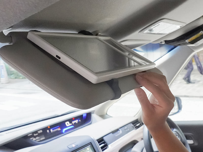 車に後付けできるLED付き大きいメイクミラー