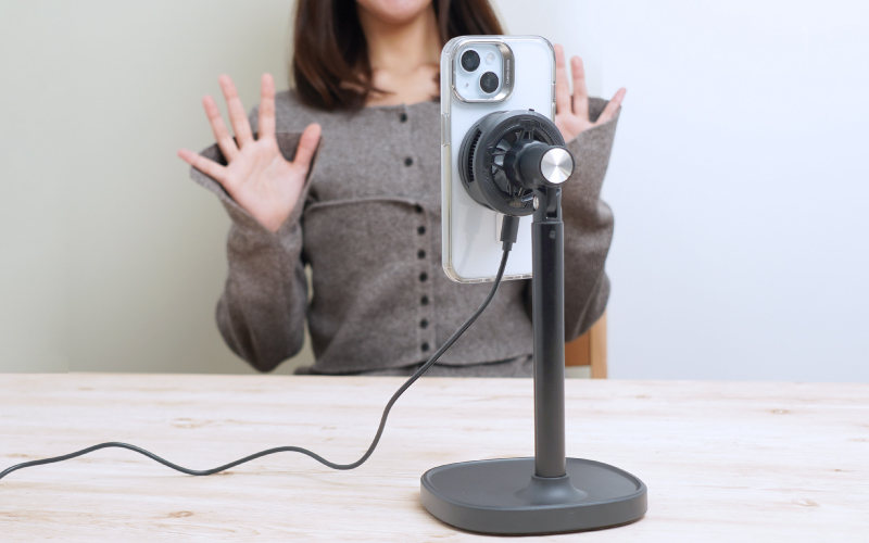 冷却して熱暴走を防ぐ「MagSafe充電スタンド」