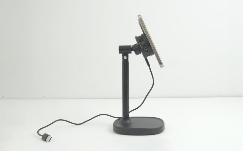 冷却して熱暴走を防ぐ「MagSafe充電スタンド」