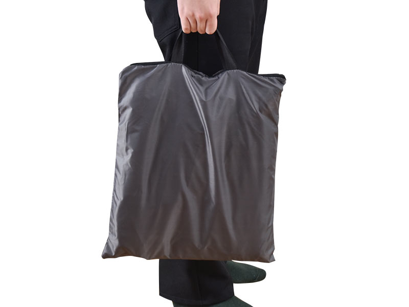 アウトドアでスッキリ収納「折りたたみテントラック」