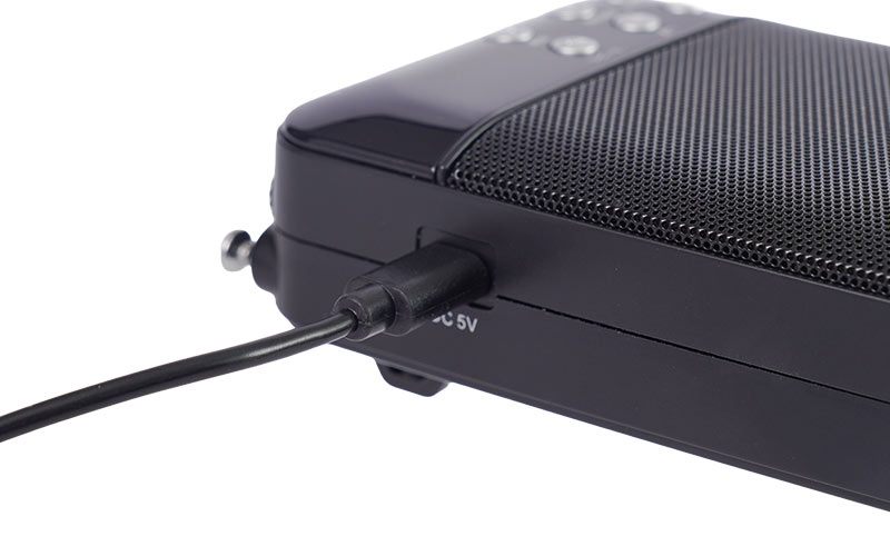 その場で録音再生できる多機能ポータブル拡声器