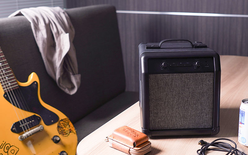 スピーカー内蔵ギターアンプ型冷蔵庫