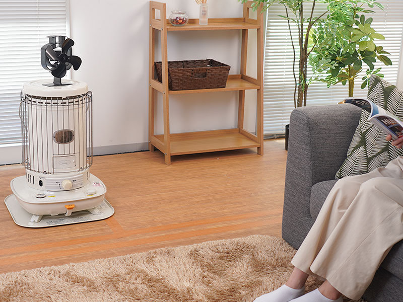 電源なしで暖気循環「首振りストーブファン」