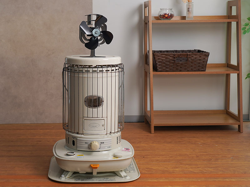 電源なしで暖気循環「首振りストーブファン」