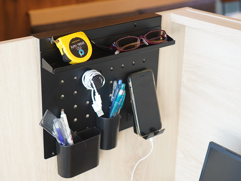 スタンド式「卓上スチール有孔ボード」