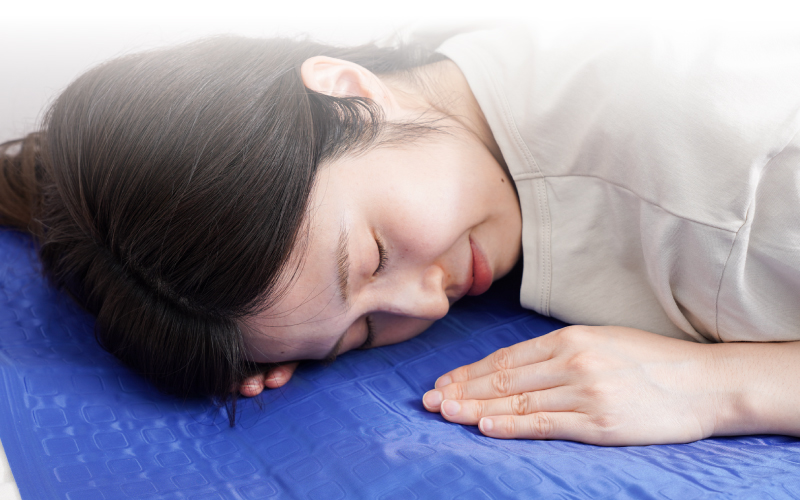 素早く冷える「水流快眠マット ひやっと寝」 | 【公式】サンコー